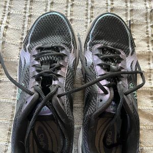 Women’s Ryka athletic shoes size 7 medium. Great condition